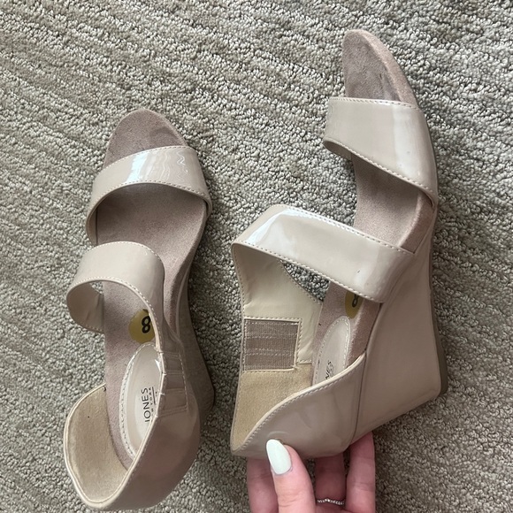 Jones New York Shoes - Jones New York Cream Wedge Sandals with Modern Design